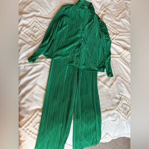 Elegant Green Women's Pleated Set